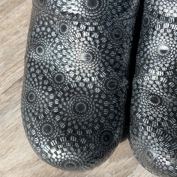Dansko Clogs Size 37 ( US 6.5-7) - Picture 10 of 16